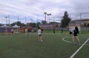 Gli alunni giocano a tchoukball