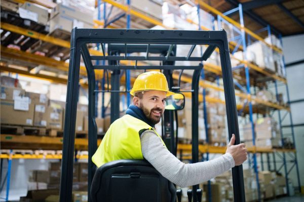 immagine carrello elevatore in sicurezza