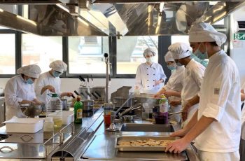 studenti in cucina per la giornata della memoria