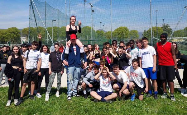 Foto di gruppo dei ragazzi di ABF torneo di pallavolo e calcio