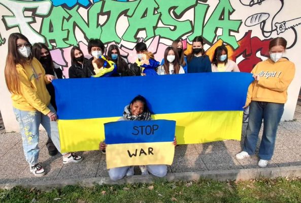 Studenti di abf che dicono no alla guerra